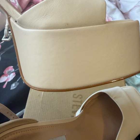 Steve Madden Cream Heels - Picture 4 of 5